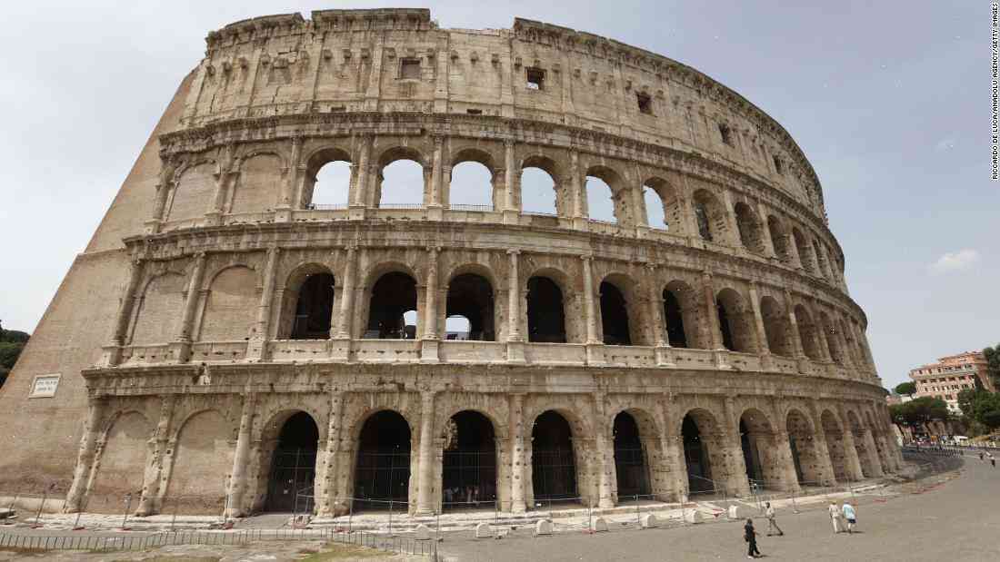Rome’s Romans unimpressed by new tourist stunt at the Colosseum