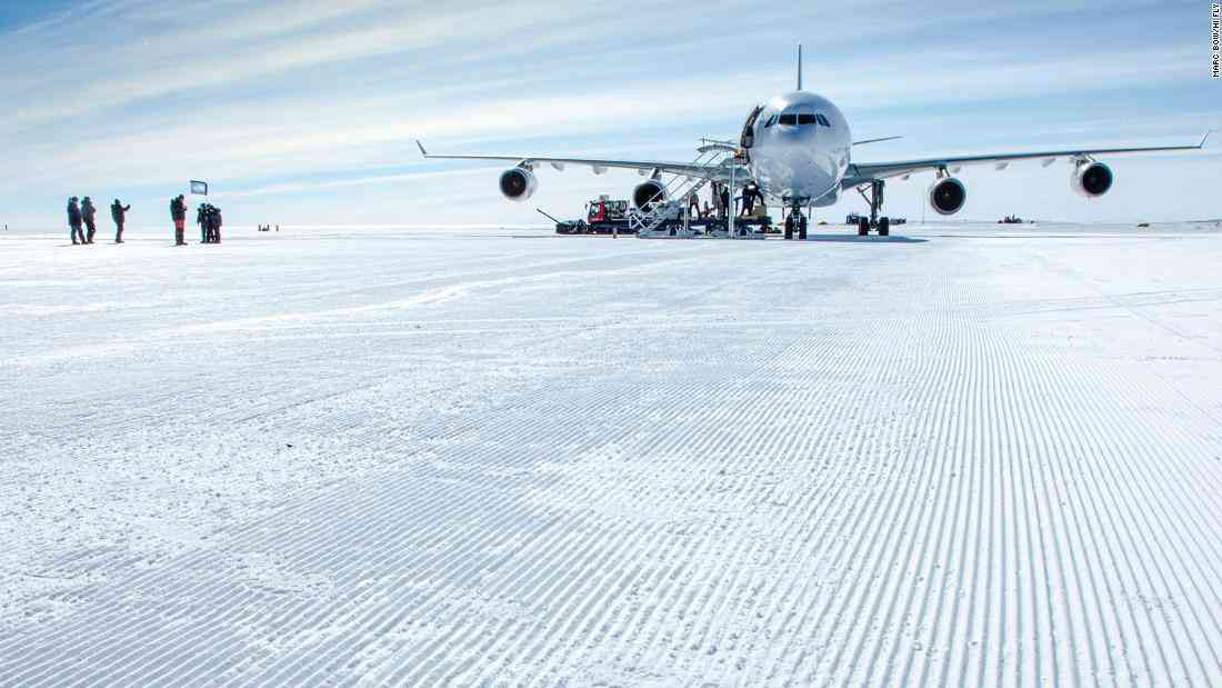 Antarctic A340 flies above ice shelf for 1st time as Airbus tests escape system