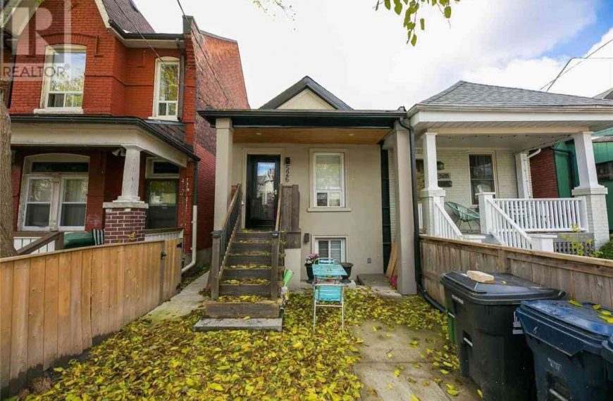 Canadian house that’s cheaper than the median home sales in Toronto is listed for $900,000